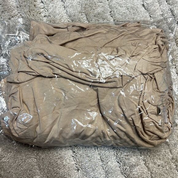 IRREGULAR
EXPOSURE - KIVIE RUGGED SET NUDE - Picture 7 of 8